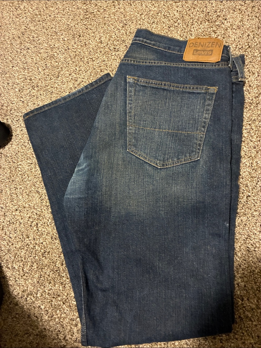 Denizen from Levi's Medium to Dark Blue Straight Jeans 38/32